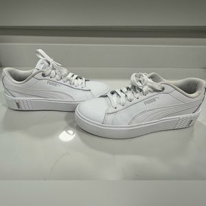 Casual Women’s Puma Tennis Shoes (size 7.5)